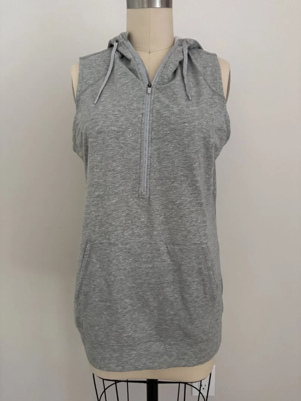 Nike Obsessed Grey Sleeveless Half Zip Hoodie Athleisure Sporty Chic Gym Wear M